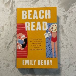 Beach Read by Emily Henry - Paperback Book